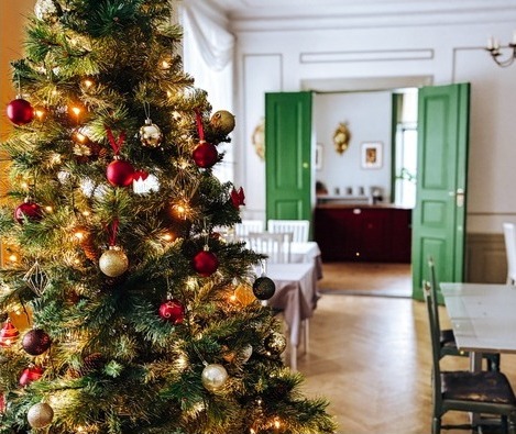 Julgran i herrgårdens matsal